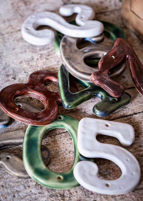 Charger l&#39;image 1 dans la galerie. Chiffres émaillés