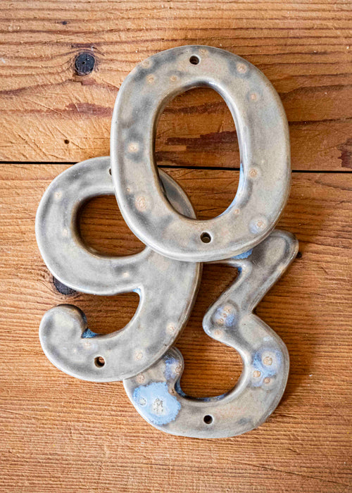 Charger l&#39;image 1 dans la galerie. Chiffres émaillés