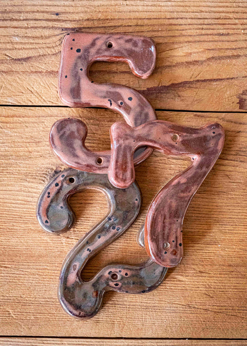 Charger l&#39;image 1 dans la galerie. Chiffres émaillés