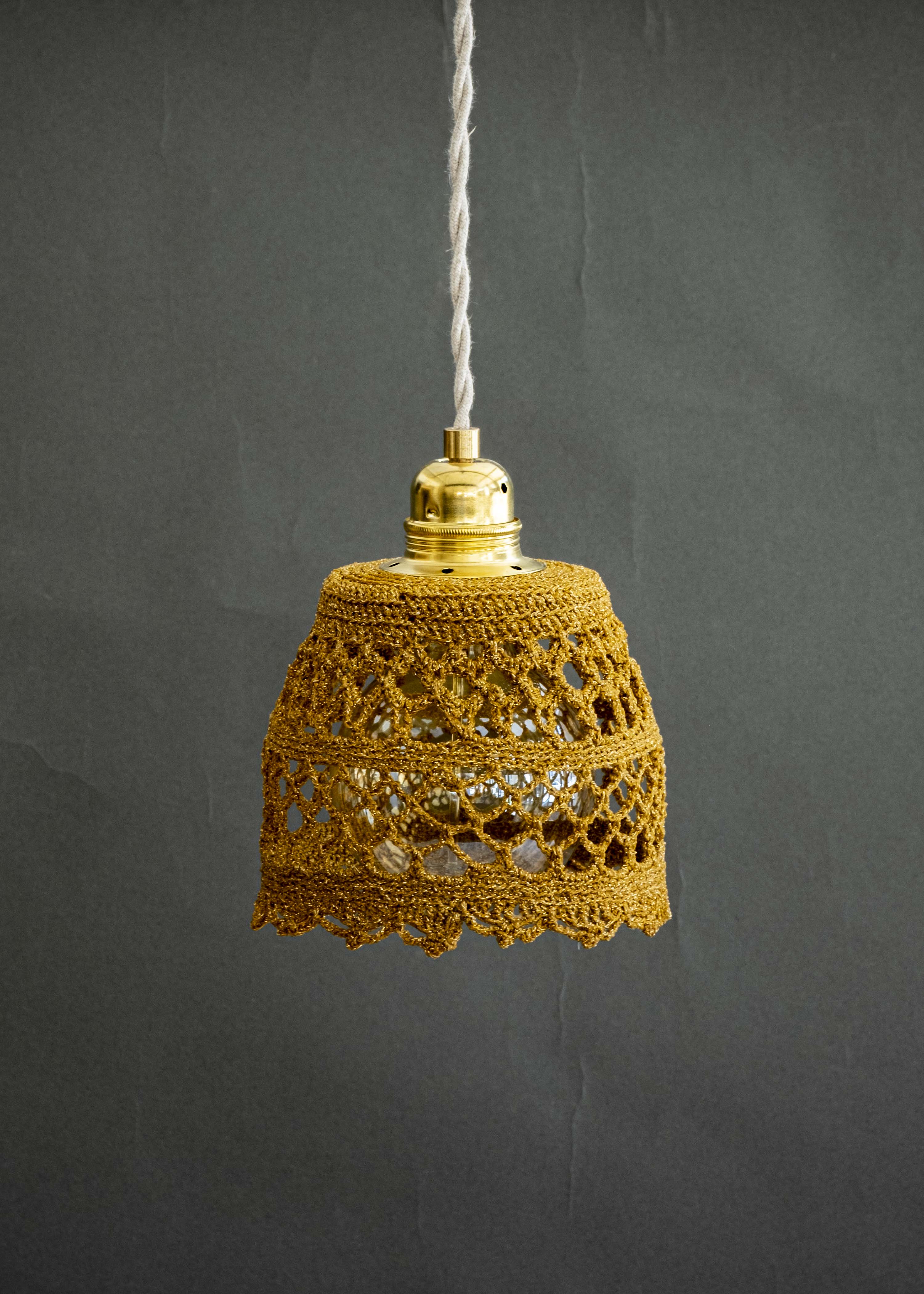 Luminaires crochetés  - fil doré