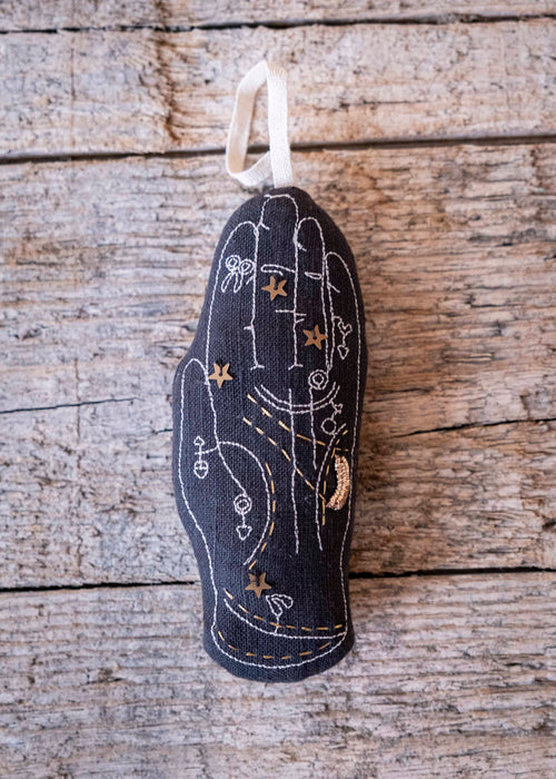 Charger l&#39;image 1 dans la galerie. La chiromancie